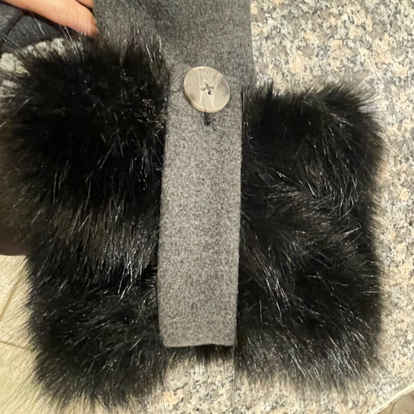 LAUNDRY Short coat with faux fur sleeve detail. Sz XL - Picture 3 of 5